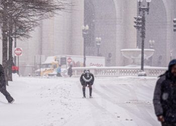 अमेरिका में भयंकर बर्फबारी ने मचाई तबाही, 4 की मौत, 2100 उड़ाने रद्द, टेक्सास सहित अन्य राज्यों में स्कूल हुए बंद