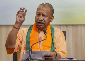 लखनऊ के हजरतगंज में कई बड़े शोरूम होंगे बंद, जमीन वापस लेगी योगी सरकार, जानिए पूरा मामला