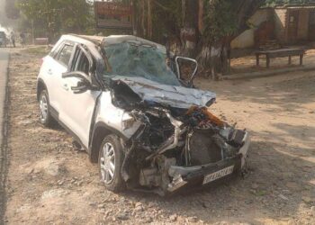 प्रयागराज-अयोध्या हाईवे पर भीषण हादसा, तेज रफ्तार बेकाबू कार घर में घुसी; चार युवकों की मौत और तीन घायल