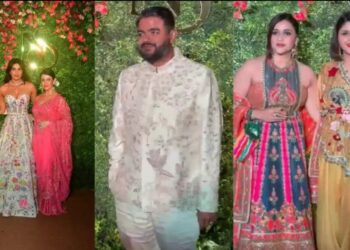 Priyanka Chopra ने भाई की मेहंदी फंक्शन अपने  लुक से उड़ाए सबके होश  देसी आउटफिट में नजर सास सासुर