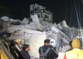 Delhi-NCR Earthquake : दिल्ली-एनसीआर में भूकंप के तेज झटके, आवाज संग हिली धरती; घरों से बाहर भागे लोग