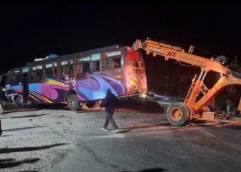 मची चीख पुकार, प्रयागराज में भीषण सड़क हादसा, 10 श्रद्धालुओं की मौत, 19 घायल