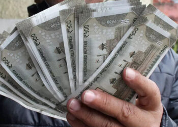 उत्तर प्रदेश में बढ़ गया आउटसोर्सिंग और संविदा कर्मियों का मानदेय, जानिए अब हर महीने कितने मिलेंगे पैसे