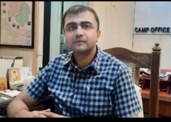 लखनऊ के DM रहे और इन्वेस्ट यूपी के सीईओ की जिम्मेदारी संभाल रहे IAS अभिषेक प्रकाश घूसखोरी आरोप में निलंबित