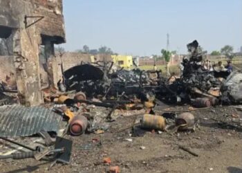 उत्तर प्रदेश के बरेली में 100 से ज्यादा हुए धमाके, ट्रक के भी उड़े परखच्चे, आधा किलोमीटर तक बिखरा मलबा