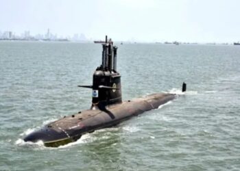 देखते ही देखते समंदर में समा गई 2300 टन की पनडुब्बी, 6 लोगों की मौके पर ही मौत