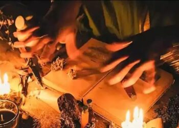 गुजरात के मंदिर में नरबलि! बच्ची की कुल्हाड़ी से काटकर ह’त्या, चढ़ाया मासूम का खून, खड़ी देखती रही मां