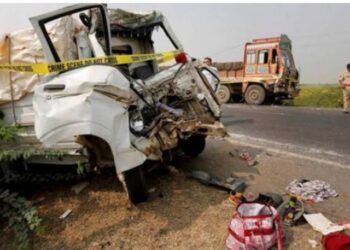 मुंडन कराने जा रहे 8 लोगों की मौत, क्रूजर और ट्रक की जोरदार टक्कर, MP के सीधी में हादसा