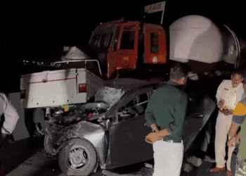 Accident: धार-उज्जैन फोरलेन पर भीषण सड़क हादसा: गैस टैंकर की टक्कर से 8 की मौत, 3 घायल