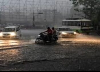 UP में आज शुरू हुई ऐसी बारिश, बदल गया मौसम, हर तरफ छा गई घटा, जानिए कितने दिन तक जारी रहेगा सिलसिला