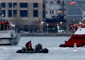 न्यूयॉर्क की हडसन नदी में हेलीकॉप्टर हुआ क्रैश, तीन बच्चों सहित छह लोगों की मौत