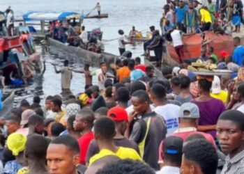 कांगो में आग लगने के बाद नदी में पलटी नाव, 148 लोगों की मौत; 500 लोग थे सवार