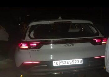 गोरखपुर में हुआ दर्दनाक हादसा, बारात से लौट रही कार ने एक ही परिवार के साथ लोगों को रौंदा, मां बेटी ही हुई मौत