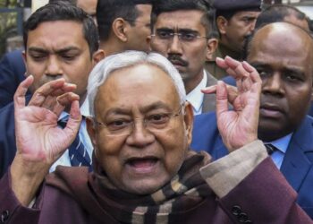 वक्फ बिल पर जेडीयू में घमासान, इस्तीफों का दौर जारी, पार्टी डैमेज कंट्रोल में जुटी