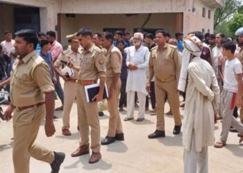 उत्तर प्रदेश में क्रिकेट खेलने के दौरान हुआ झगड़ा, विवाद में बैट से मारकर कर दी युवक की हत्या; गांव में कई थानों की फोर्स तैनात
