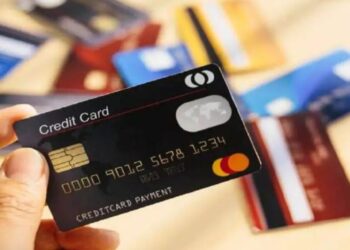 क्या आप भी क्रेडिट कार्ड का करते हैं इस्तेमाल? कभी भूलकर भी न करें ये गलतियां