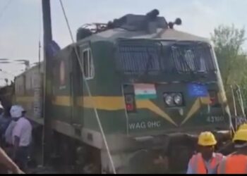 उत्तर प्रदेश की राजधानी लखनऊ में डीरेल हुआ ट्रेन का इंजन, मौके पर पहुंचे अधिकारी, कई ट्रेनें प्रभावित