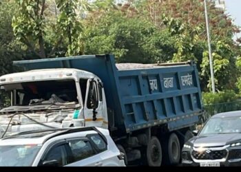 राजधानी लखनऊ की ट्रैफिक व्यवस्था का हाल। हुआ हादसा लगा लंबा जाम, चौकी इंचार्ज समेत चार पुलिसकर्मी निलंबित