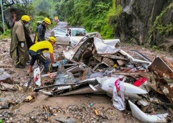 उत्तरकाशी में हुआ बड़ा हादसा : गंगोत्री के पास हेलिकॉप्‍टर क्रैश, 5 श्रद्धालुओं के मारे जाने की खबर