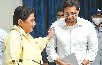 बसपा सुप्रीमो मायावती ने एक बार फिर भतीजे आकाश आनंद को दी बड़ी जिम्मेदारी, बनाया मुख्य नेशनल कोऑर्डिनेटर; दी ये सलाह