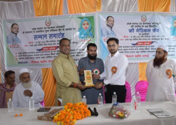 अदब कल्चर एंड वेलफेयर सोसाइटी द्वारा मदरसा दारुल उलूम रशीदिया में निःशुल्क मेडिकल कैंप का शुभारंभ, मुफ्त कैंप में 350 मरीजों की जांच कर मुफ्त दवाइयां वितरित की गई।