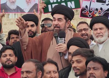 जुमे की नमाज के बाद गरजे कल्बे जवाद, बोले- ईरान शांति चाहने वाला मुल्क, हुआ जोरदार प्रदर्शन