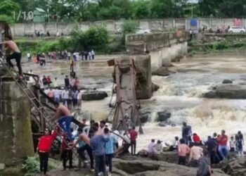 पुणे में इंद्रायणी नदी पर बना पुल टूटा:स्थानीय विधायक का दावा- 6 लोगों की मौत; 38 लोग लापता, तलाश जारी