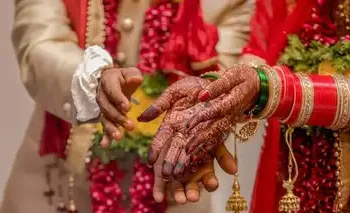 उत्तर प्रदेश सरकार ने सामूहिक विवाह योजना में बदला नियम, वर-वधू की लगेगी बायोमेट्रिक अटेंडेंस; डीएम की मौजूदगी जरूरी