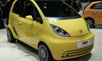 लॉन्च हुई Tata Nano EV की कीमत सुन उड़ जाएंगे आपके होश! स्मार्ट फीचर्स में दे रही Swift को टक्कर