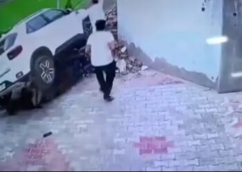 रिश्ता हुआ तार तार, भाई बना हैवान! जायदाद की लड़ाई में छोटे भाई ने पूरे परिवार को गाड़ी के नीचे कुचला, VIDEO देख खड़े हो जाएंगे रोंगटे