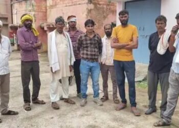 रिश्तों की मर्यादा हुई तार-तार: उत्तर प्रदेश के महोबा में बहनोई ने साले की फावड़े से कर दी हत्या, आरोपी फरार