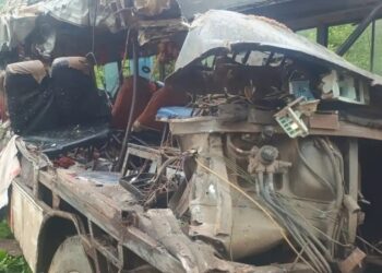 झारखंड के देवघर में बड़ा हादसा! कांवड़ियों की बस ट्रक से टकराई, 18 की मौत, जल चढ़ाने आए थे श्रद्धालु