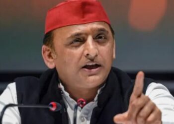 शपथ पत्र मांग रहा था चुनाव आयोग तो अखिलेश यादव ने भिजवा भी दिया और पावती भी दिखा दी! मचा बवाल