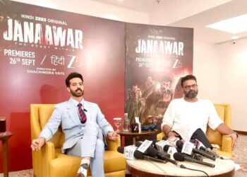 ZEE5 की आने वाली क्राइम थ्रिलर “जनावर – द बीस्ट विदइन” का प्रचार करने के लिए भुवन अरोड़ा और निर्देशक शचिंद्र वत्स लखनऊ पहुँचे।