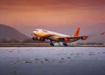 लड़का प्लेन के पहिए के पास बैठकर काबुल से दिल्ली पहुंच गया, एयरपोर्ट के टर्मिनल तीन पर अधिकारियों ने उसे प्रतिबंधित इलाके में टहलते देखा तो उससे पूछताछ की, जिसके बाद पूरे मामले का खुलासा हुआ।