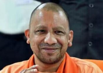 उत्तर प्रदेश में चली तबादला रेल, बड़े पैमाने पर आईएएस के तबादले, 3 कमिश्नर, 10 डीएम समेत 46 अधिकारी हुए इधर से उधर