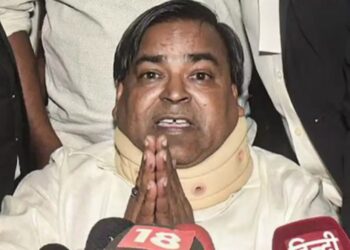 जेल में सुरक्षा पर सवाल? पूर्व मंत्री गायत्री प्रजापति को कैदी ने सिर में मारी कैंची, उत्तर प्रदेश की राजनीती में हड़कंप