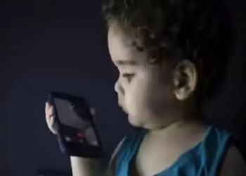 6 साल की बच्ची ने अपनी मां की जान बचाई, पूरी खबर पढ़ कर आप भी रह जायेंगे हैरान