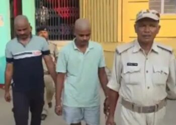 कभी बेचता था चाय फिर पास मिले 1.05 करोड़ कैश, लाखों की ज्वेलरी, 85 ATM कार्ड…. पुलिस भी रह गई दंग