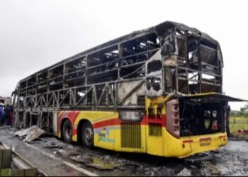 Kurnool Bus Fire: करनूल बस त्रासदी का खौफनाक खुलासा! 234 मोबाइल्स ने भड़काई आग? क्या लापरवाही ने ली 20 जानें?