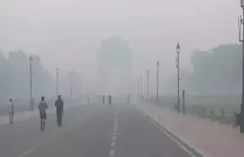 दिल्ली सहित कई शहरों में AQI इंडेक्स पहुंचा ख़तरनाक स्तर पर, लोगों का सांस लेना हुआ मुश्किल