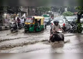 उत्तर प्रदेश के किन 16 जिलों में आज कुदरत का कहर? नोएडा-गाजियाबाद सहित कई इलाकों में भयंकर बारिश और ओलावृष्टि का अलर्ट