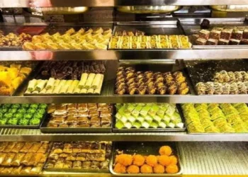 दीवाली से पहले खाद्य सुरक्षा विभाग का बड़ा एक्शन, गोरखपुर, चंदौली, अलवर से लेकर दिल्ली तक ‘जहरीली’ मिठाई जब्त