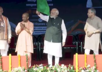 4 वंदे भारत ट्रेनों को प्रधानमंत्री मोदी ने दिखाई हरी झंडी, कहा- विदेशी वंदे भारत को देखकर अचंभित