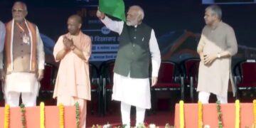 4 वंदे भारत ट्रेनों को प्रधानमंत्री मोदी ने दिखाई हरी झंडी, कहा- विदेशी वंदे भारत को देखकर अचंभित