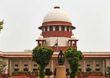 सुप्रीम कोर्ट ने केंद्र सरकार को थमाया एक ऐसा नोटिस, जिसने उड़ा दीं मोदी सरकार की नींद