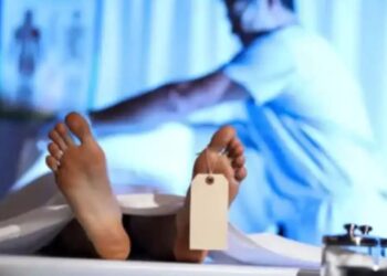 डॉक्टर ने बताया मुर्दा पर वो था ज़िंदा, मुर्दाघर से नग्न हालत में भागा युवक, गुना अस्पताल की बताई खौफनाक सच्चाई!