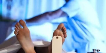 डॉक्टर ने बताया मुर्दा पर वो था ज़िंदा, मुर्दाघर से नग्न हालत में भागा युवक, गुना अस्पताल की बताई खौफनाक सच्चाई!