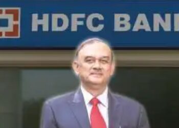 HDFC बैंक को बड़ा झटका! चेयरमैन अतनु चक्रवर्ती का अचानक इस्तीफा, बैंकिंग जगत में मची खलबली