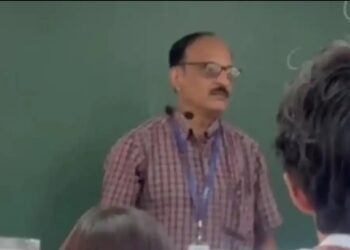 शिक्षा के मंदिर में प्रोफेसर के नफ़रती बोल, मुस्लिम स्टूडेंट को कहा आतंकवादी, हुआ सस्पेंड